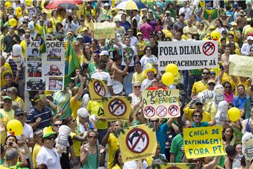 Deseci tisuća Brazilaca tražili odlazak predsjednice Rousseff