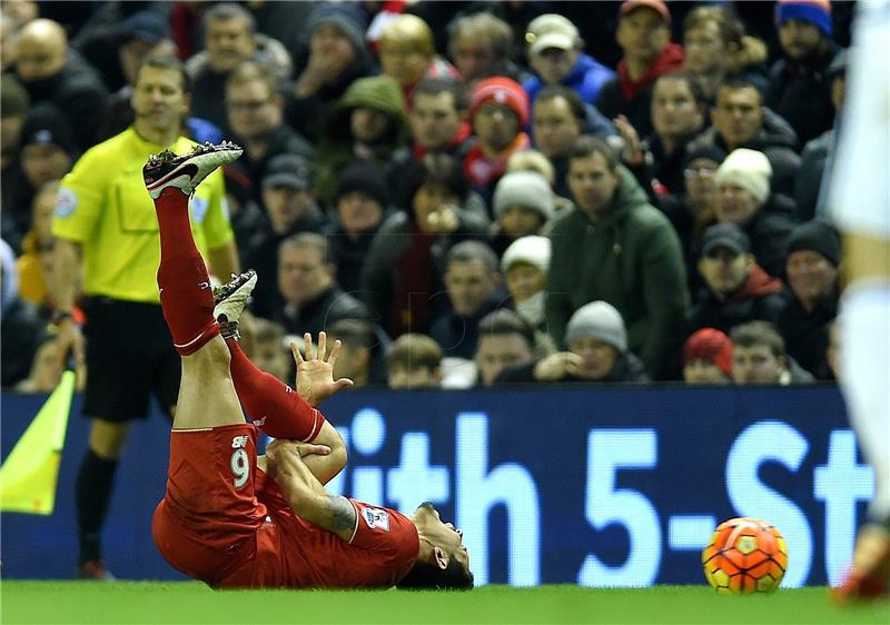 Dejan Lovren u ponedjeljak navečer na pregledu koljena