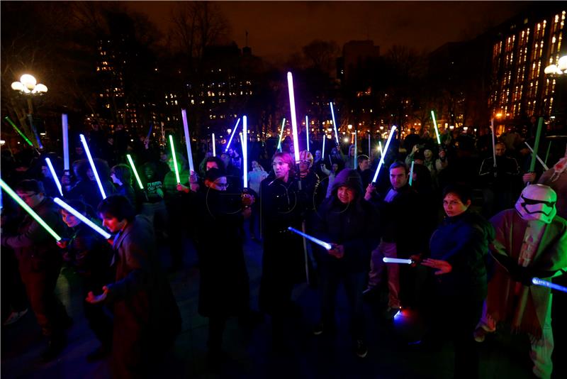 USA STAR WARS LIGHTSABER BATTLE