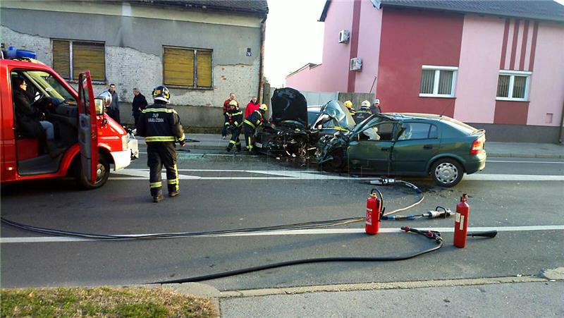 Varaždin: jedna poginula i dvije ozlijeđene osobe u sudaru dvaju vozila