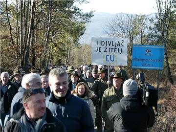 Na graničnom prijelazu Lipa-Novokračine održan mirni prosvjed protiv slovenske žice