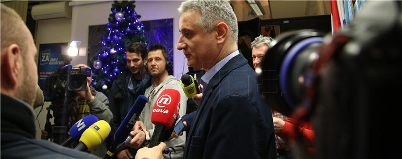 Karamarko: HDZ je protiv tripartitne vlade (kraća)