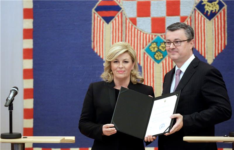 Predsjednica Grabar-Kitrović dala mandat Tihomiru Oreškoviću