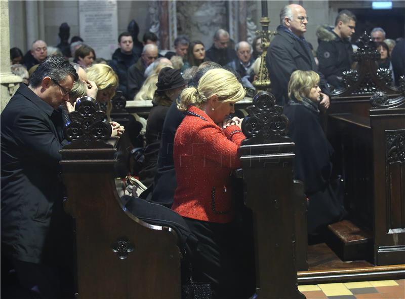 Kardinal Bozanić predvodio misu polnoćku u zagrebačkoj katedrali