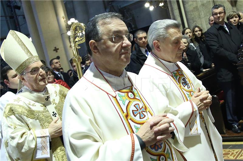 Kardinal Bozanić predvodio misu polnoćku u zagrebačkoj katedrali