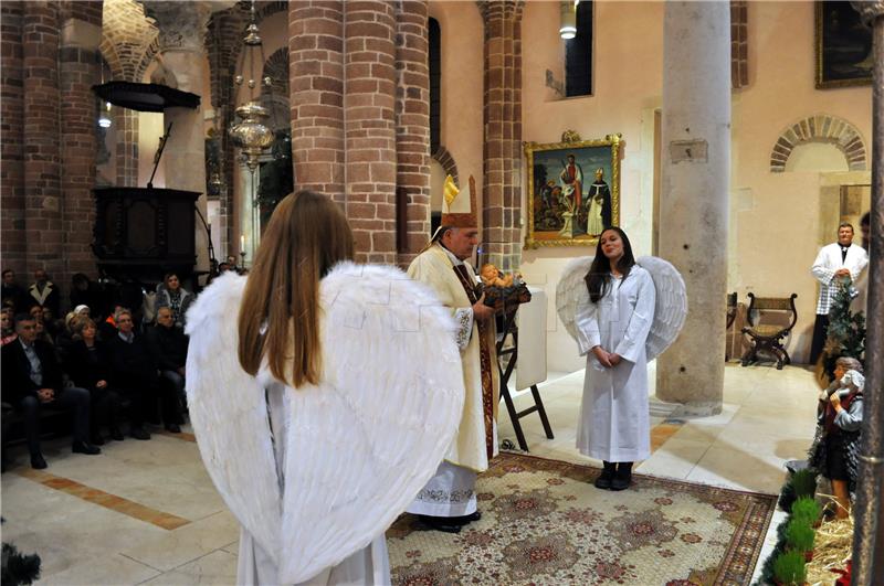 U Kotorskoj biskupiji na polnoćkama dočekan Božić  