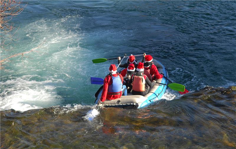 Božićni humanitarni rafting na Mrežnici