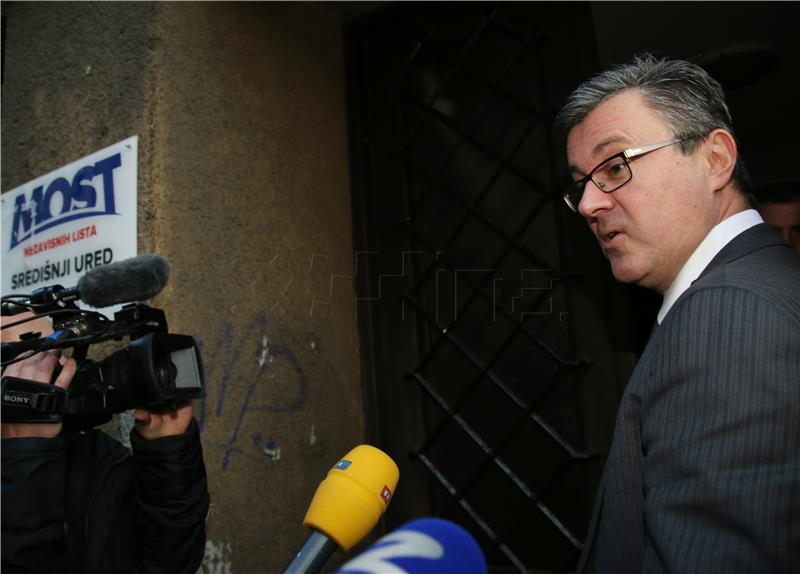 Oreskovic says is fiscal conservative, political centrist