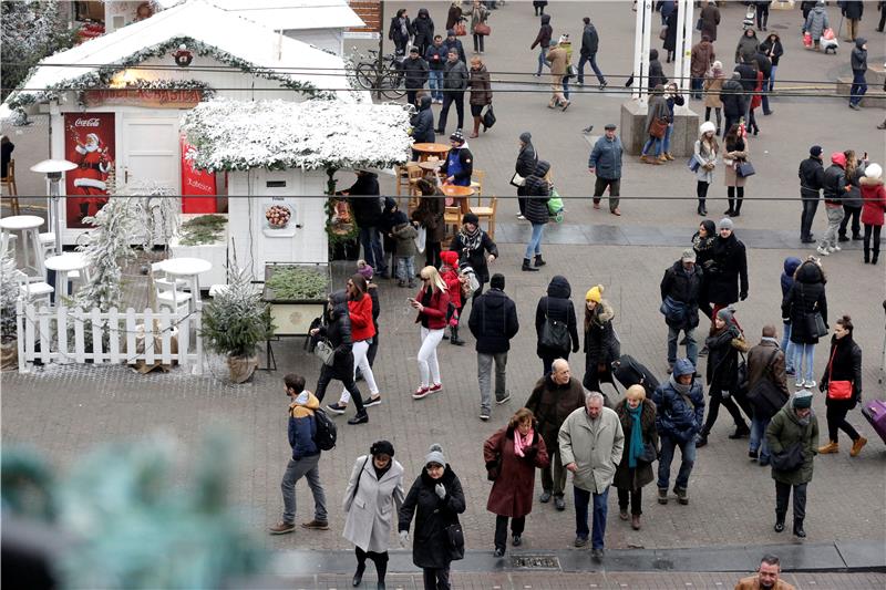 Građani i turisti u šetnji Zagrebom