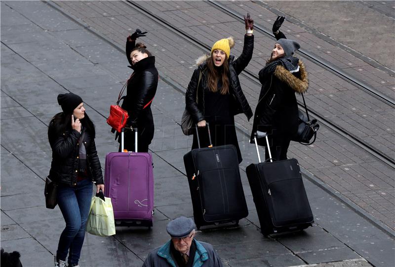 Građani i turisti u šetnji Zagrebom