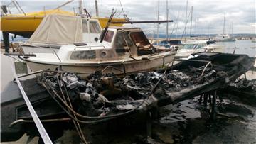 U splitskoj lučici Zenta izgorio gliser