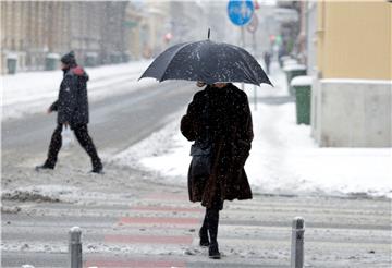 Snijeg je zabijelio zagrebačke ulice