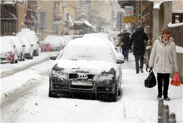 Snijeg je zabijelio zagrebačke ulice