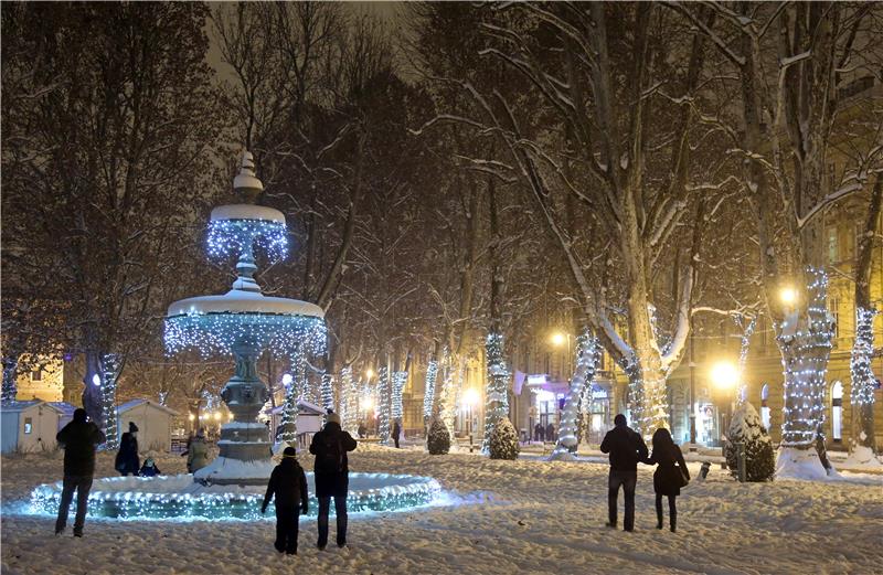 Snježno predvečerje u Zagrebu