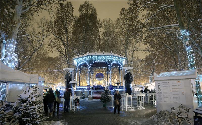 Snježno predvečerje u Zagrebu