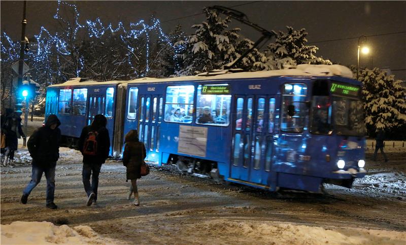 Snježno predvečerje u Zagrebu