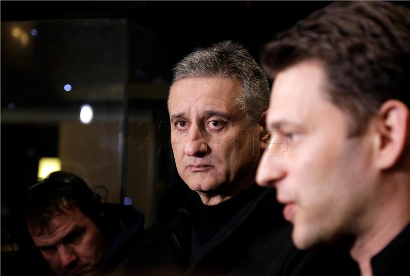 Karamarko i Petrov dali izjave za medije nakon sastanka u hotelu Sheraton