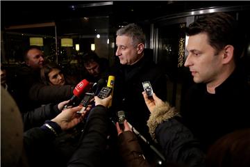 Karamarko i Petrov dali izjave za medije nakon sastanka u hotelu Sheraton