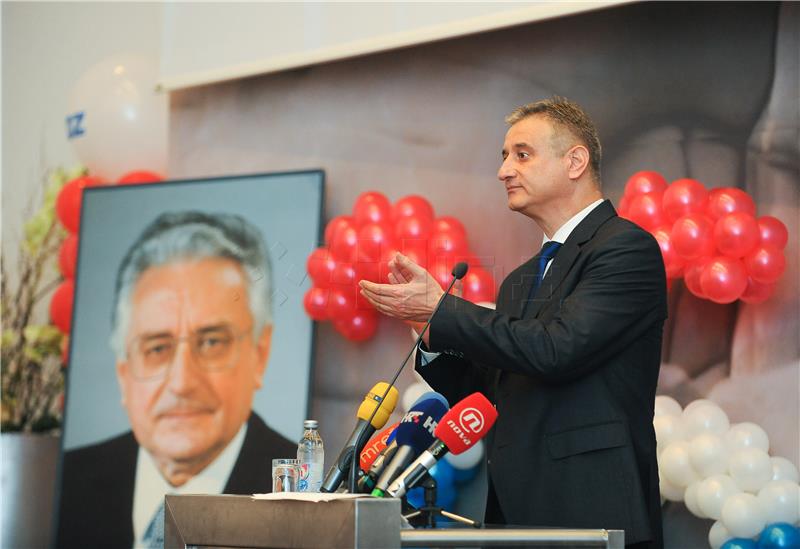 Karamarko:  Tek ćemo vidjeti tko su lopovi