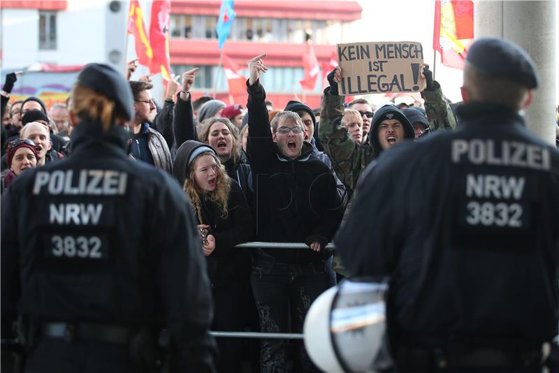 Napadi u Koelnu: pritisak na Merkel, sve više kaznenih prijava