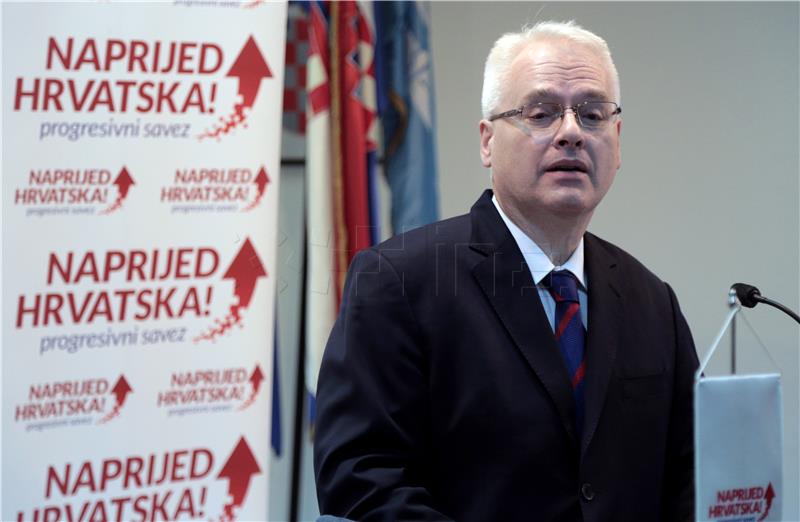 Josipovic remains at his party's helm