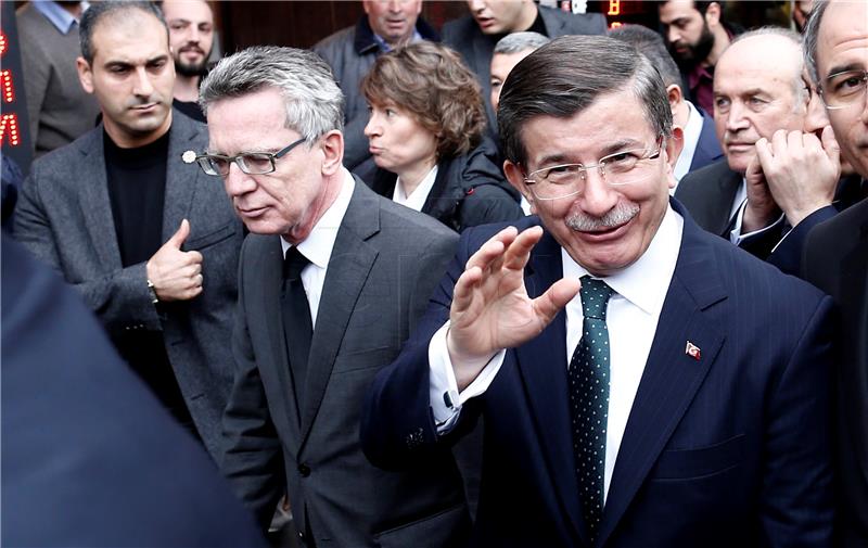 Davutoglu kaže da je sirijski bombaš ušao u Tursku kao izbjeglica 