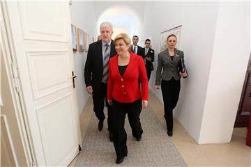 Predsjednica Kolinda Grabar Kitarović u svom privremenom uredu u Vukovaru