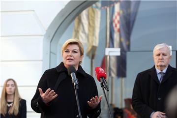 Predsjednica Kolinda Grabar Kitarović u svom privremenom uredu u Vukovaru