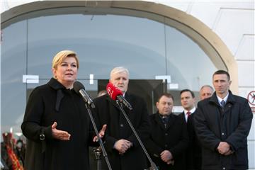 Predsjednica Kolinda Grabar Kitarović u svom privremenom uredu u Vukovaru