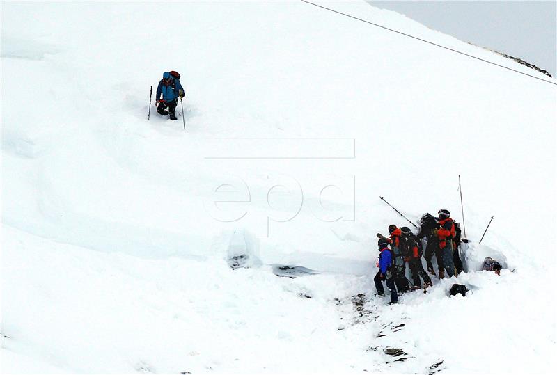 FRANCE AVALANCHE LE DEUX ALPS