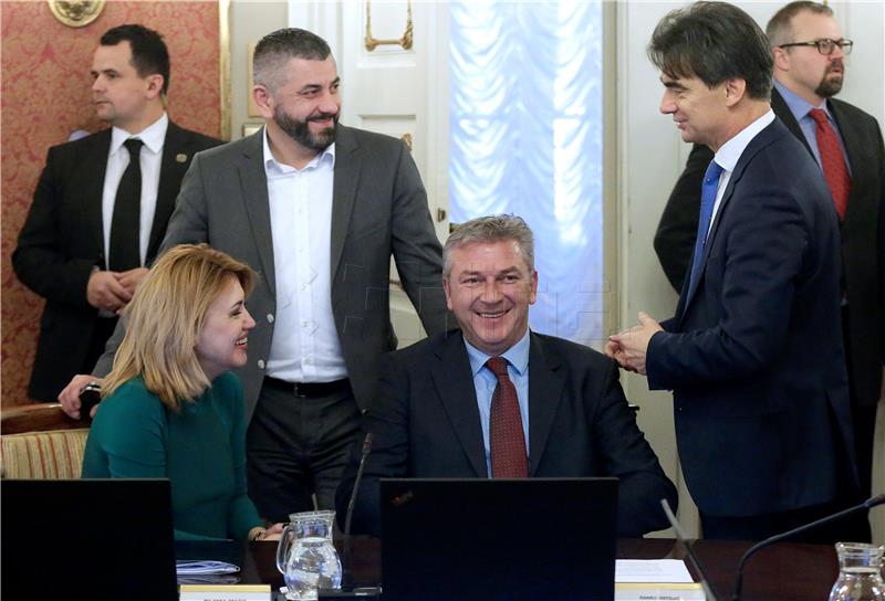 Ostojić predlaže HDZ-ovoj vladi da preseli u SOA-u