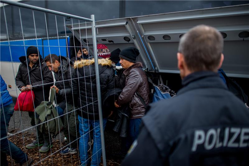 Austria to send back migrants who don't plan to seek asylum in Germany