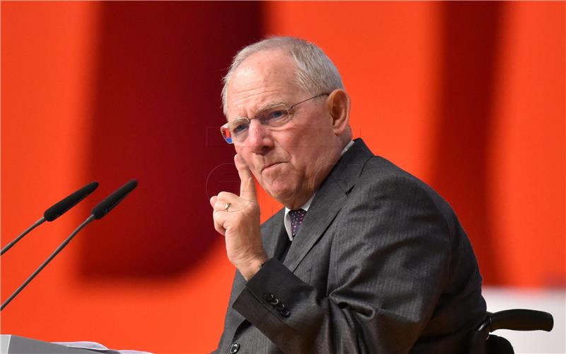 Schaeuble za dodatni porez na gorivo zbog izbjeglica 