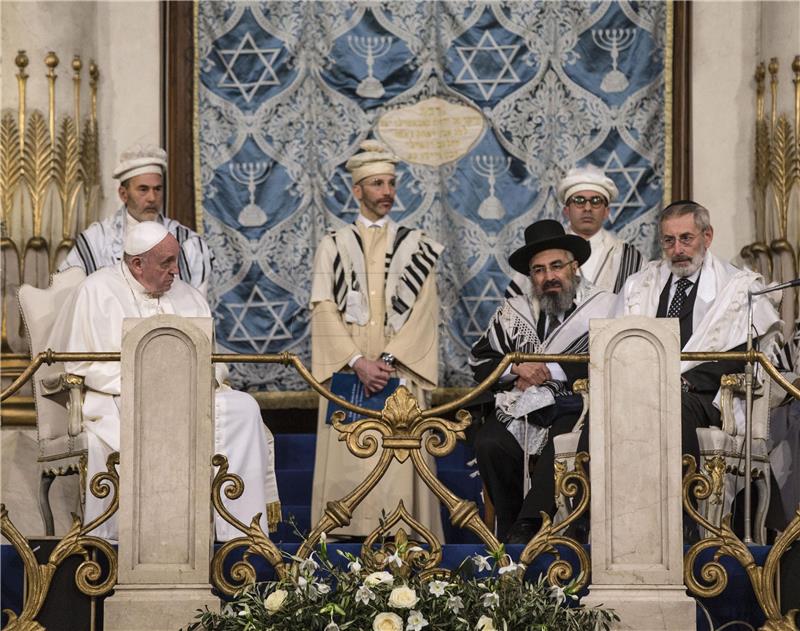 ROME POPE FRANCIS VISITS SYNAGOGUE