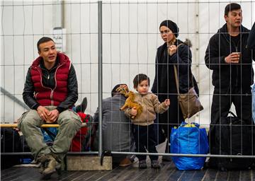 Slovenian gov't says will introduce same measures as Austria regarding migrants, border control