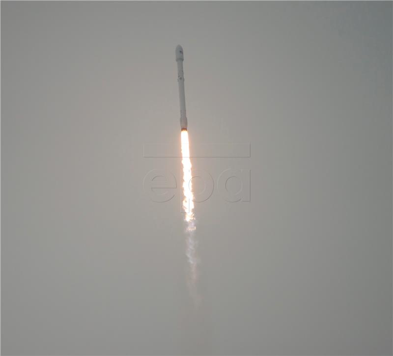 SpaceX teškom mukom sletio na oceansku platformu