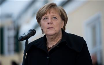 Merkel i dalje odbija gornju granicu za migrante