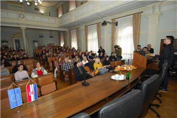 Tribina "Život bez stigme" o uključivanju u društvo bivših beskućnika i narkomana 