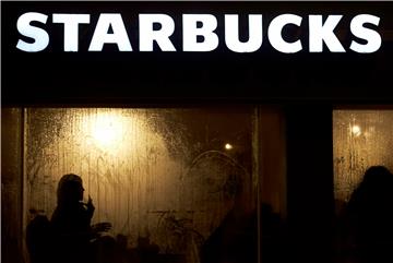 Slabiji rast u Aziji pritisnuo poslovne rezultate Starbucksa