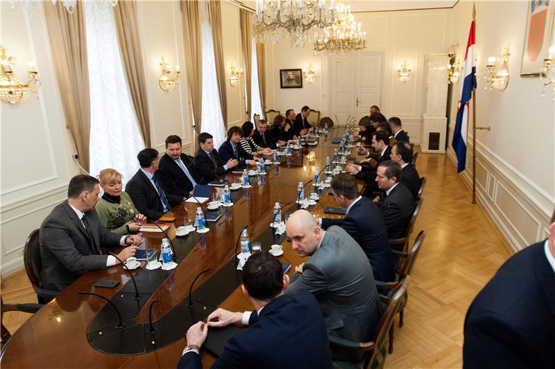 1st meeting of new cabinet focuses on budget