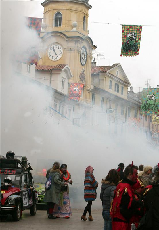 U sklopu Riječkog karnevala održan maškarani auto-rally Pariz-Bakar