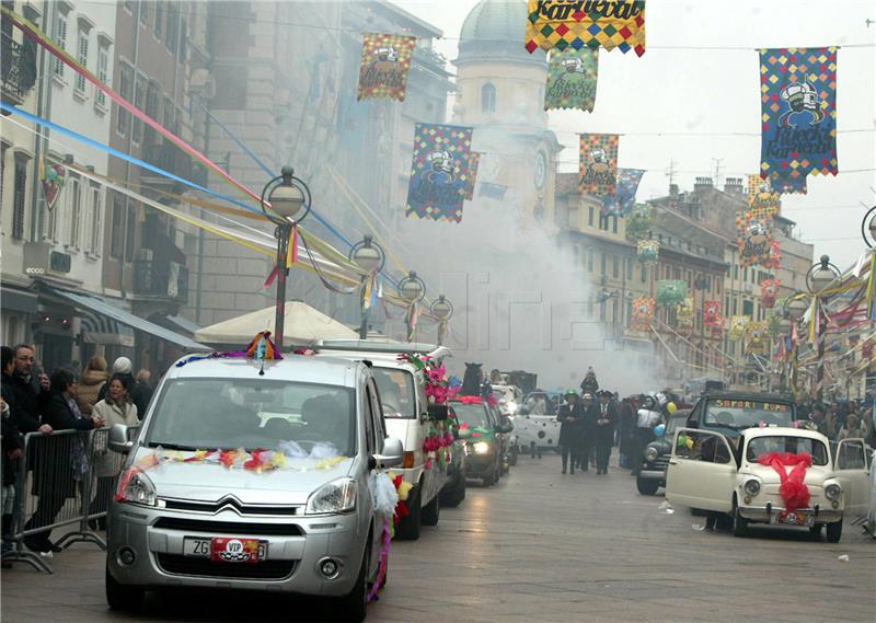 U sklopu Riječkog karnevala održan maškarani auto-rally Pariz-Bakar