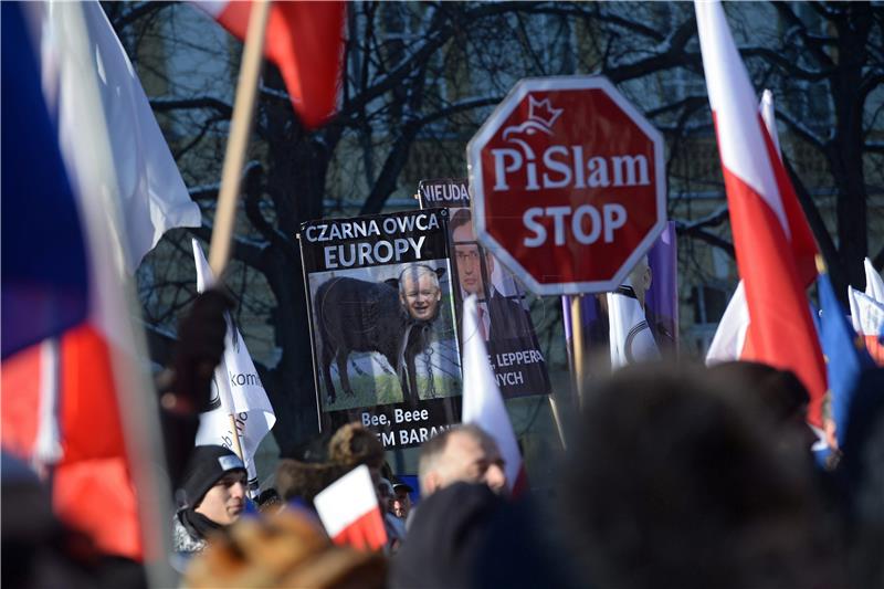 Tisuće Poljaka prosvjedovalo protiv prijedloga zakona o nadzoru