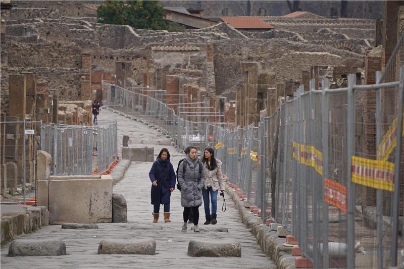 ITALY POMPEII ARCHEOLOGY