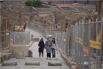 ITALY POMPEII ARCHEOLOGY