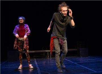 U Teatru Exit premijerno izvedena predstava "Disko svinje"