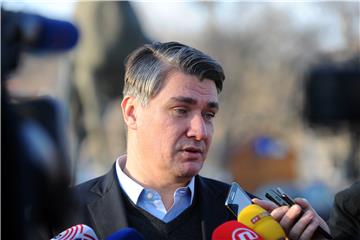 Sinj: Predsjednik SDP-a Zoran Milanović dao je izjavu za medije