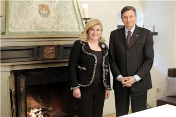 Predsjednica RH Grabar-Kitarović i slovenski predsjednik Pahor susreli se na neformalnom radnom ručku