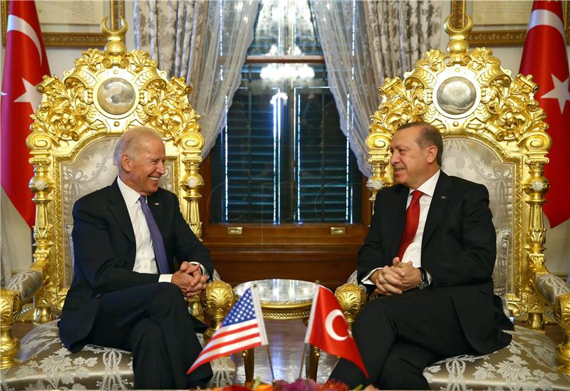 Potpredsjednik SAD-a Biden i turski premijer Erdogan razgovarali o borbi protiv IS-a