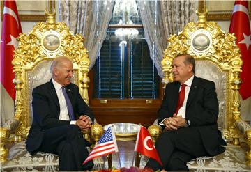 Potpredsjednik SAD-a Biden i turski premijer Erdogan razgovarali o borbi protiv IS-a